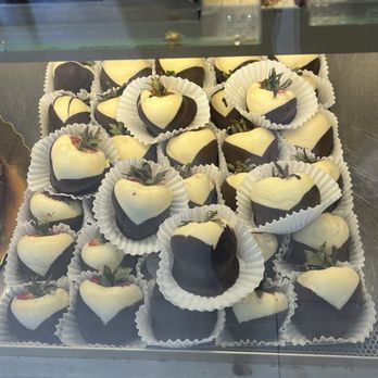 Pan'e Dolci Bakery - Choc covered strawberries - Bakeries Near Me - Fort Lauderdale, Florida Pan'e Dolci Bakery - Choc covered strawberries - Bakeries Near Me - Fort Lauderdale, Florida