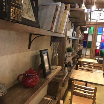 Le Pain Quotidien - Decor is so eye pleasing and a blend between urban and vintage ... - Coffee & Tea Near Me - Barcelona, B Le Pain Quotidien - Decor is so eye pleasing and a blend between urban and vintage ... - Coffee & Tea Near Me - Barcelona, B