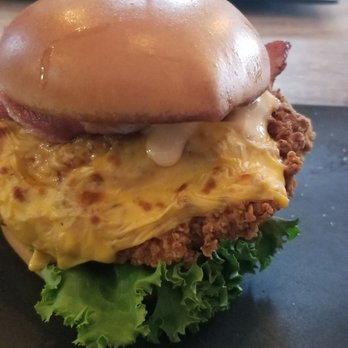 Taps N Tracks - Club Med Chicken - Breakfast & Brunch Near Me - Pefferlaw, Ontario