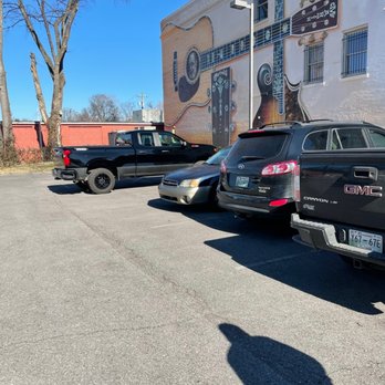 Gruhn Guitars - Outside - Musical Instruments & Teachers Near Me - Nashville, Tennessee