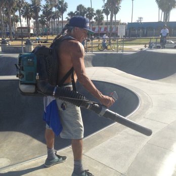 Venice Skate Park - Blue keeping the park clean - Skate Parks Near Me - Venice, California Venice Skate Park - Blue keeping the park clean - Skate Parks Near Me - Venice, California
