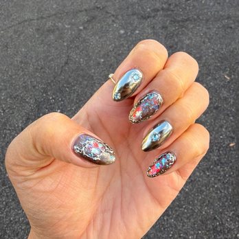 2EM Nail Lounge - Outdoor lighting - Nail Salons Near Me - Irvine, California
