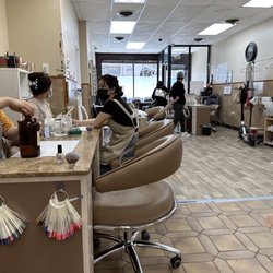 Elaine Nails & Spa - Friendly Staff