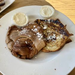 Augie's on the Bay - Grilled cinnamon roll