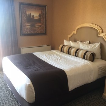 Golden Nugget Laughlin Hotel & Casino - Oueen room, river view, room E325 - Hotels Near Me - Laughlin, Nevada