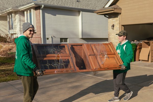 10 Men Movers LLC