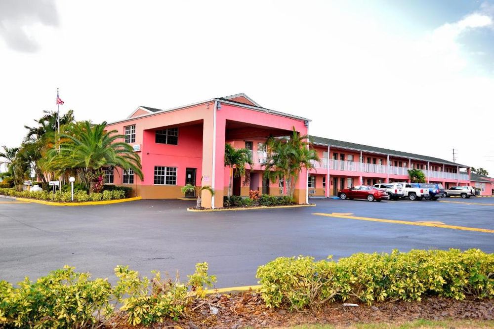 FLAMINGO MOTEL - 4101 US-441, Okeechobee, FL - Yelp