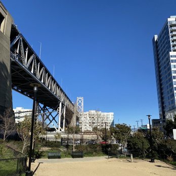 Rincon Hill Dog Park - Large dog area - Dog Parks Near Me - San Francisco, California