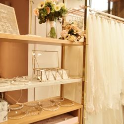 Ivoryology Bridal Boutique - Beautiful accessories don't have to break the bank! Come shop for your wedding accessories with Ivoryology
