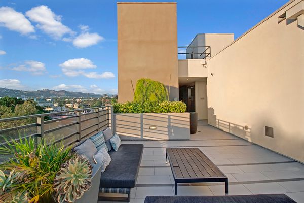 Fiona WeHo Apartments by null