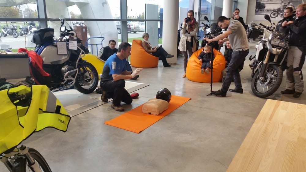 BMW DOBRZAŃSKI Updated April 2024 11 Photos al. Jana Pawła II 45