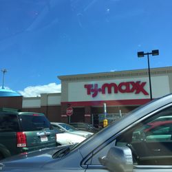 TJ Maxx - Hudson TJ Maxx -- Highland Commons : 12 Highland Commons West, Hudson Storefront