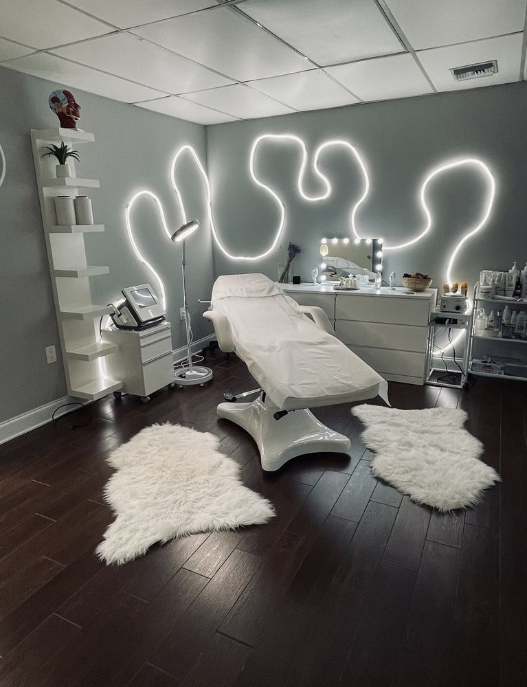 Allure Beauty Space Logo