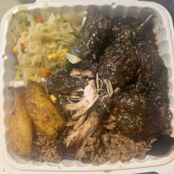 Dreamy Carribean Flavor - Brown stewed chicken