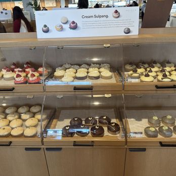 Basquia Bakery - Cream sulpang - Bakeries Near Me - Daly City, California