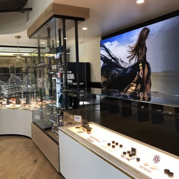 Royal Highness Dispensary - Cannabis Dispensaries Near Me - Palm Desert, California