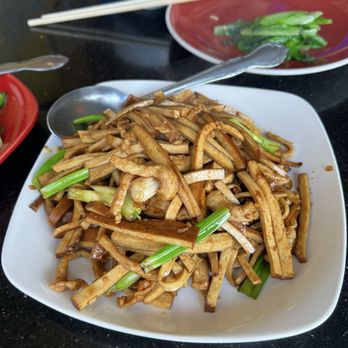 M's Kitchen - 15. Shredded Pork with Dried Bean Curd Lunch Special - Chinese Near Me - Artesia, California M's Kitchen - 15. Shredded Pork with Dried Bean Curd Lunch Special - Chinese Near Me - Artesia, California