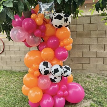 Let's Party Los Angeles - Cowgirl theme balloon garland - Balloon Services Near Me Let's Party Los Angeles - Cowgirl theme balloon garland - Balloon Services Near Me