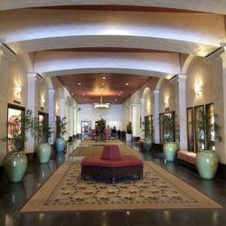 The Royal Hawaiian History Tour - Current main hallway is flanked by various boutiques but still has original architectural elements