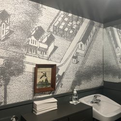 Paris Bakery - Clean bathrooms
