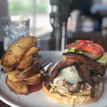 Kindling Texas Kitchen - Extraordinary burger - American Near Me - Cibolo, Texas