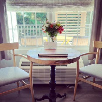 Boarding House - Eating area in room. - Hotels Near Me - Cape May, New Jersey