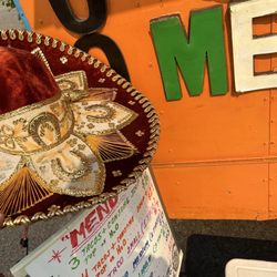 Mex Kelowna Tacos - Ambience of a typical SoCal & Mexican taco truck experience.
