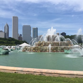 Millennium Park - Buckingham Fountain. - Parks Near Me - Chicago, Illinois