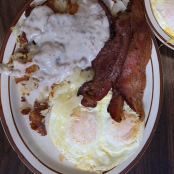 Steve's Doghouse - a plate of eggs, bacon and gravy - Breakfast & Brunch Near Me - Cleveland, Ohio