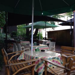 Casa Mediha - Im Sommer kann man im kleinen Biergarten sitzen