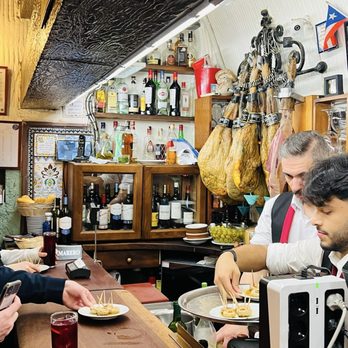 El Mesón del Champiñón - Inside - Spanish Near Me - Madrid, M El Mesón del Champiñón - Inside - Spanish Near Me - Madrid, M