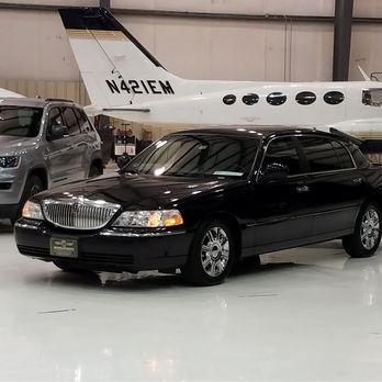 Boulevard Limousine - Lincoln Town Car Sedan service picking up at a private hangar at Topeka Regional Airport/Forbes Field. - Limos Near Me