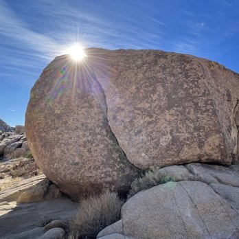 Joshua Tree National Park - Split rock - Parks Near Me - Joshua Tree, California Joshua Tree National Park - Split rock - Parks Near Me - Joshua Tree, California