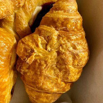 Le Petit Café - Fresh Butter Croissant - Le Petit Cafè - Food Trucks Near Me - Troutdale, Oregon Le Petit Café - Fresh Butter Croissant - Le Petit Cafè - Food Trucks Near Me - Troutdale, Oregon