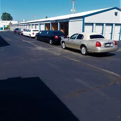 Badger State Limousine Service - We offer multiple colors