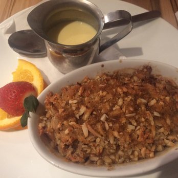 Emma's Country Kitchen - Pear and almonds baked oatmeal - Breakfast & Brunch Near Me - Toronto, Ontario