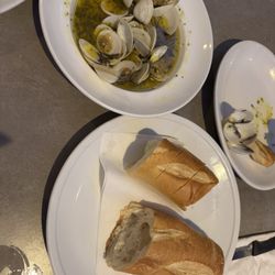 Ott's Voorhees Tavern - Clam steamers with bread