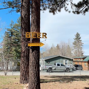 Lakewood Cabins - Yard with fireplace and swing - Vacation Rentals Near Me - Big Bear Lake, California