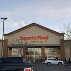 Smart & Final Extra! - Outside of the store