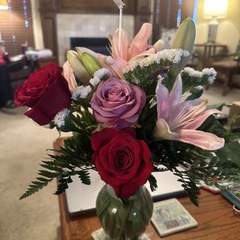 David's Flowers, Gifts & Interiors - Flower arrangement - Florists Near Me - Midwest City, Oklahoma David's Flowers, Gifts & Interiors - Flower arrangement - Florists Near Me - Midwest City, Oklahoma