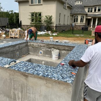 En General Contractor - two men working on a pool - Masonry/Concrete Near Me En General Contractor - two men working on a pool - Masonry/Concrete Near Me
