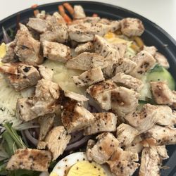 Little Anthonys & Little Lizzy's - Grilled chicken salad