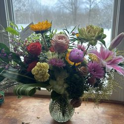 Burrell's Florist - Beautiful BRIGHT bouquet on a snowy day!