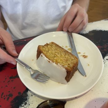 Five Elephant - Lemon poppy seed cake - Desserts Near Me - A Coruña, C