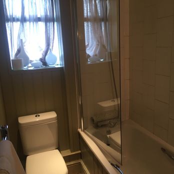 Anglesey Arms - Bathroom - Room 110 - Hotels Near Me - Menai Bridge, AGY