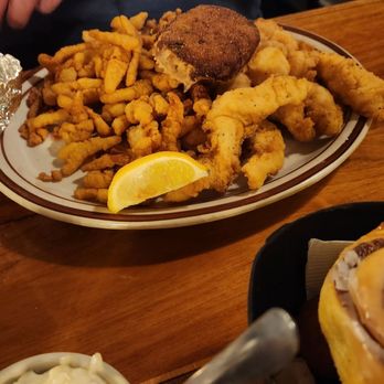 Chesapeake House - Fried Sampler Platter - Seafood Near Me - Myrtle Beach, South Carolina