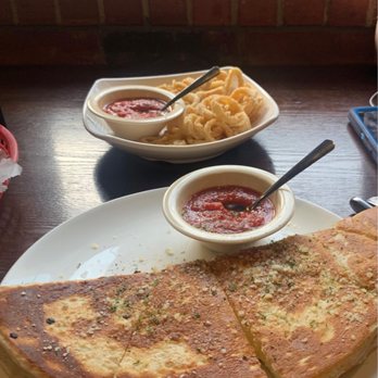 Italian Cafe - Calamari and garlic cheese bread - Italian Near Me - Irving, Texas Italian Cafe - Calamari and garlic cheese bread - Italian Near Me - Irving, Texas