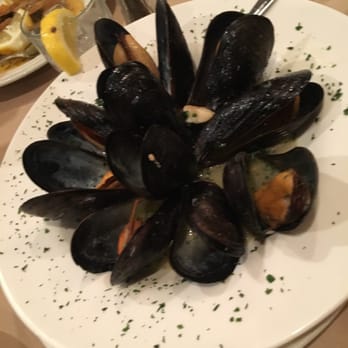 Magna Restaurant - Mussels with white wine sauce... Not much sauce - Italian Near Me - Flushing, New York