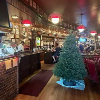 Harry's Plaza Cafe - da place - American Near Me - Santa Barbara, California Harry's Plaza Cafe - da place - American Near Me - Santa Barbara, California