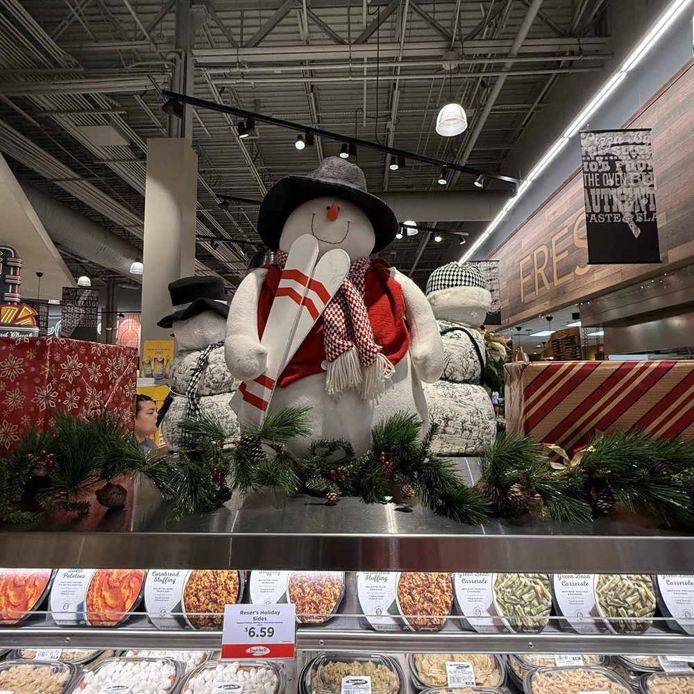 Strack & Van Til - Super cute Christmas decor - Bakeries Near Me - Schererville, Indiana Strack & Van Til - Super cute Christmas decor - Bakeries Near Me - Schererville, Indiana